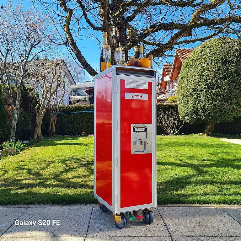 Flugzeugtrolley mit Swiss-Schild & 5 Schubladen, alles neu.