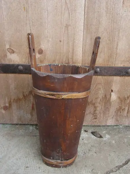 antiker Schirmständer aus Holz massiv / Holzbottich