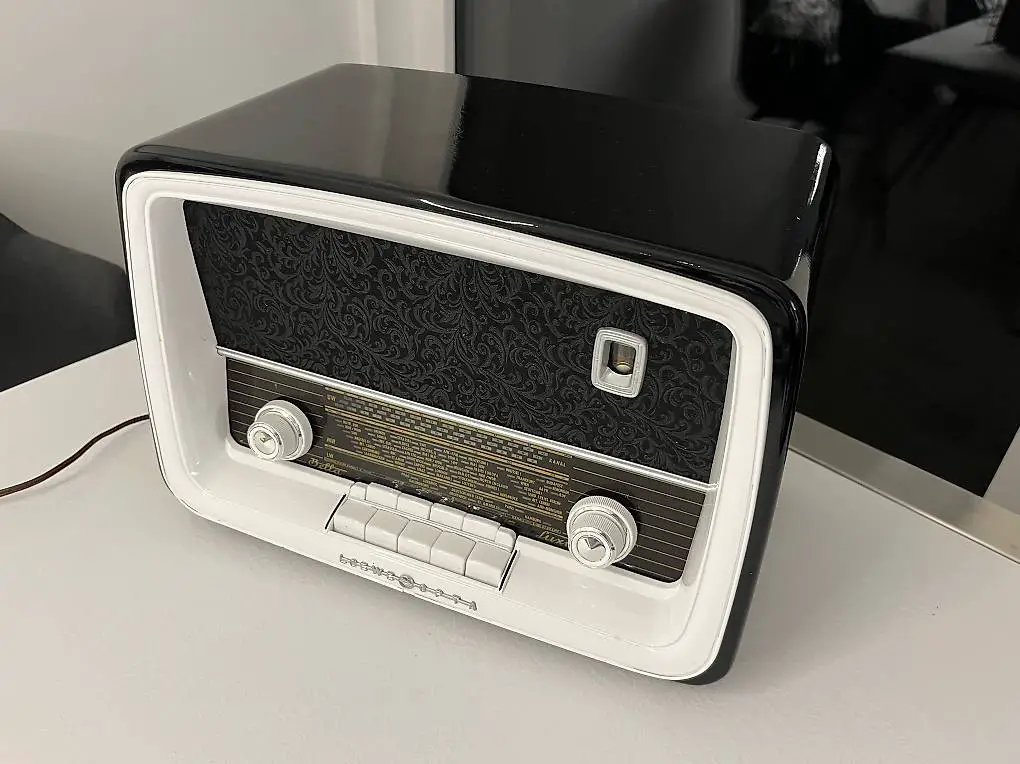 Radio Loewe Opta
