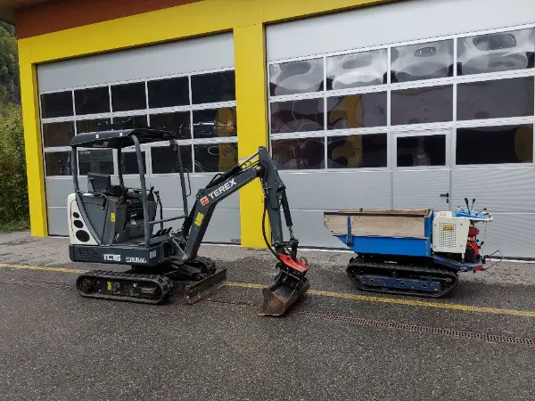 Bagger / Dumper / Rüttelplatte / Anhänger mieten in Schwyz