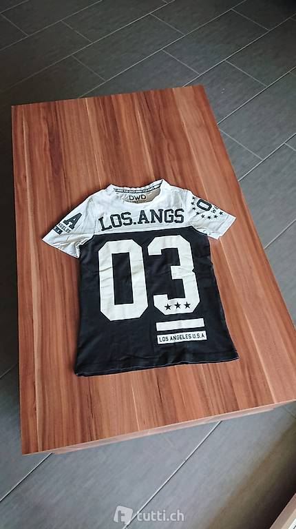 Schwarzweisses Kindershirt der Grösse 134/140