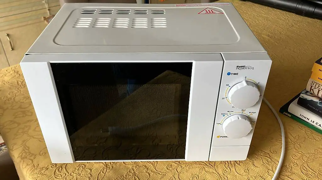 Forno microonde Fust Primotecq