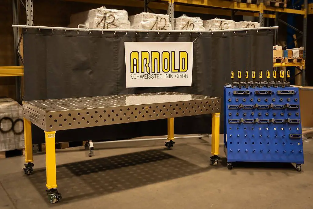 Schweisstisch 2.4x1.2m plasmanitriert inklusive Zub. Sys.28