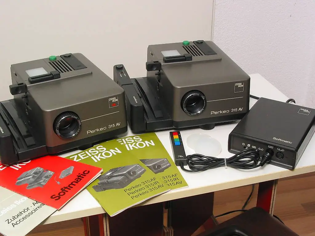 ZEISS IKON Softmatic + 2x Perkeo 315AV Diaprojektor + Koffer
