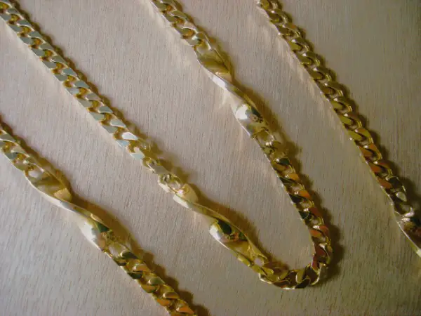 Collier sautoir en maillons dorés - 1 rang