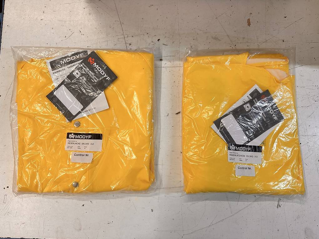 Regenbekleidung - Regenjacke & Regenlatzhose (Grösse M)