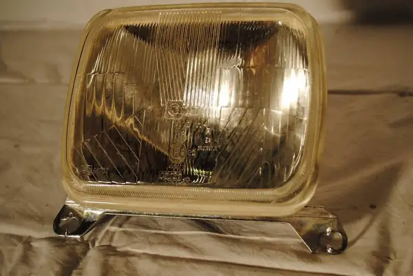  Original Mazda E2000 Scheinwerfer Neu. OVP.