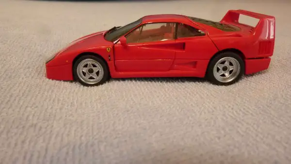 Ferrari F40 Herpa Massstab: 1:43