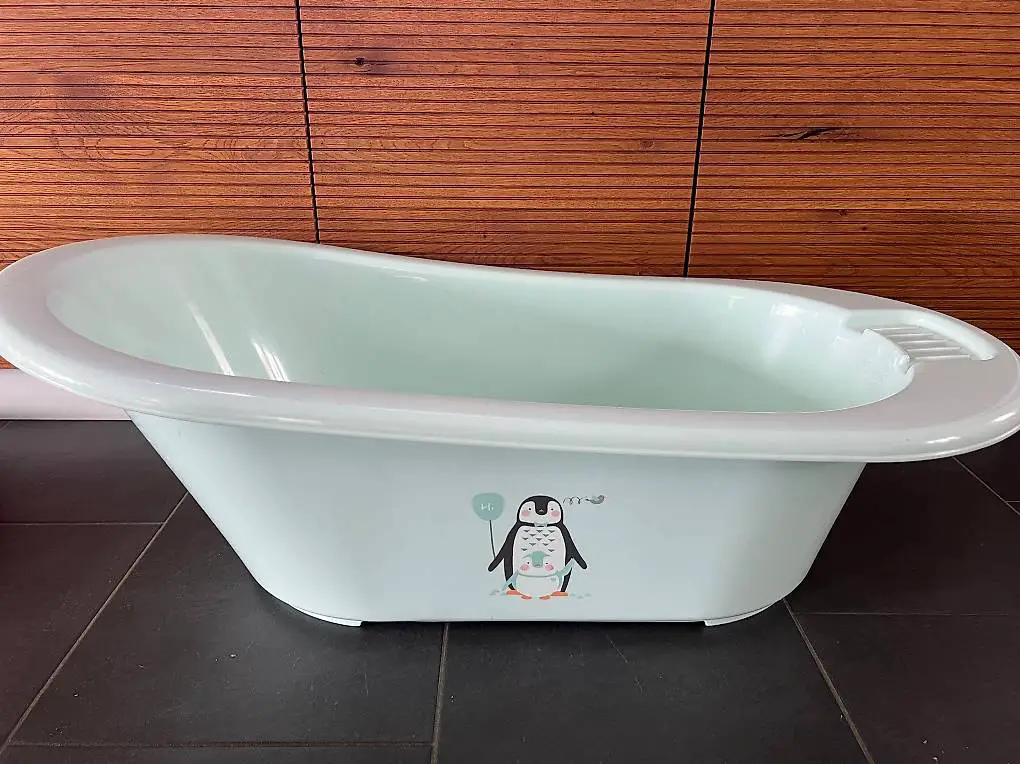 Badewanne+Waschbecken