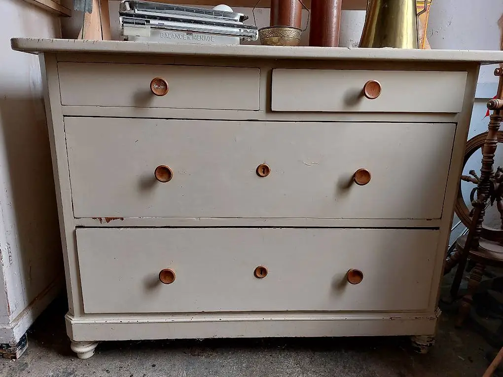 Kleine Tannenholz Kommode