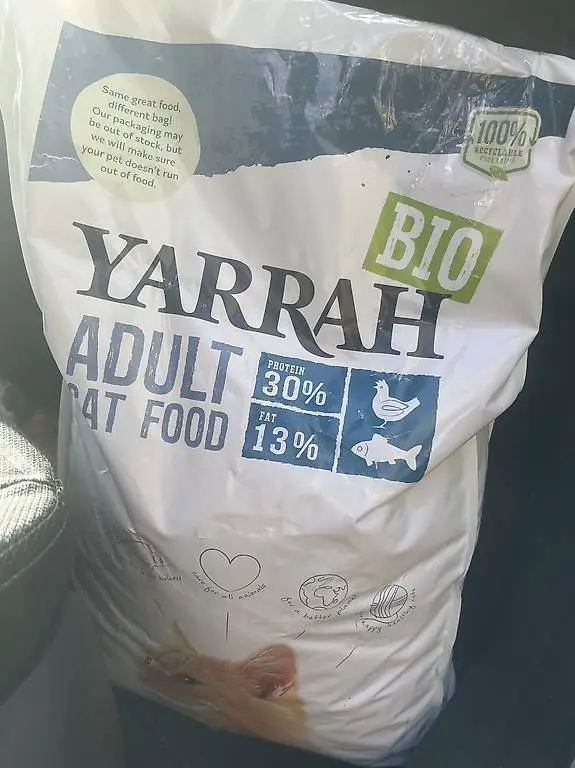 Bio Katzenfutter, fast voll