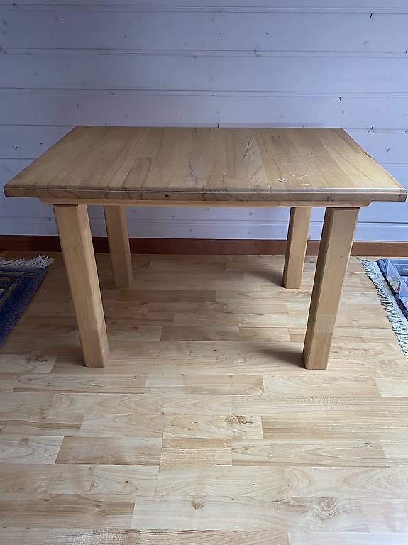 Massiver Holztisch für Kinder / Beistelltisch