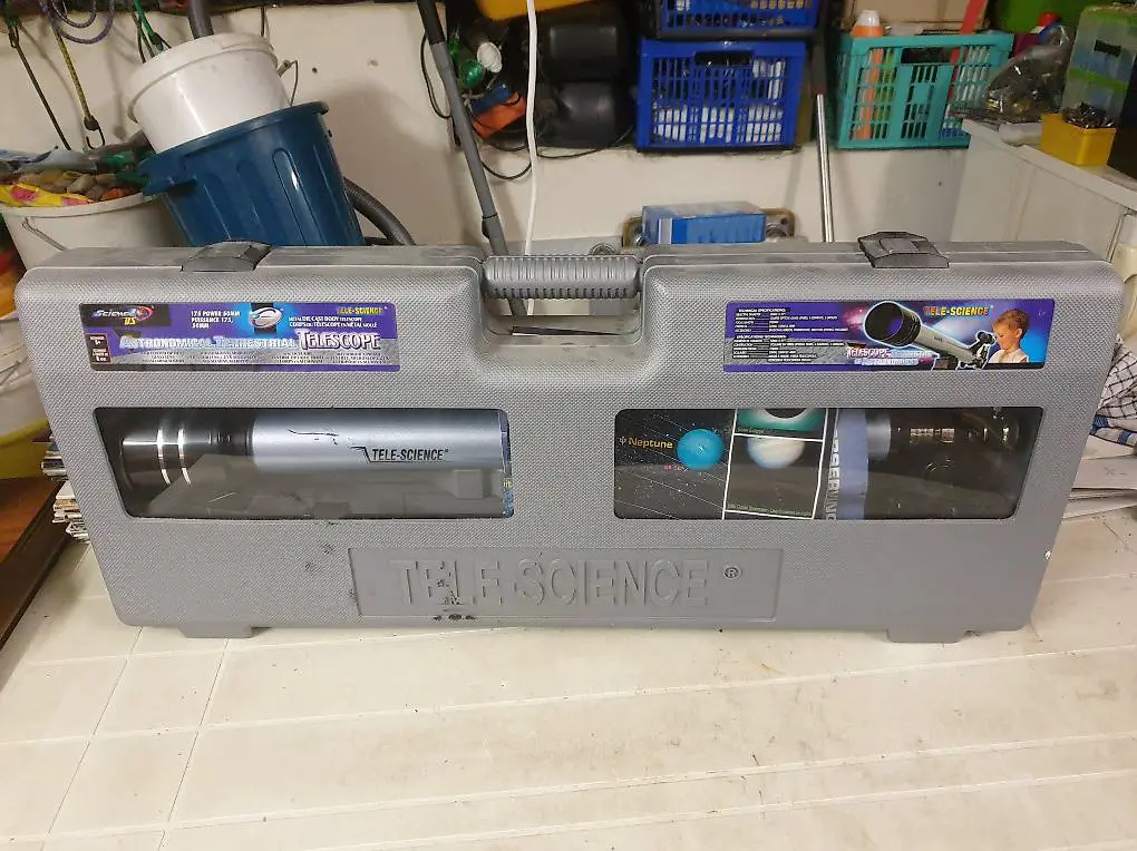 Ein älteres grösseres Telescope für Kinder komplett