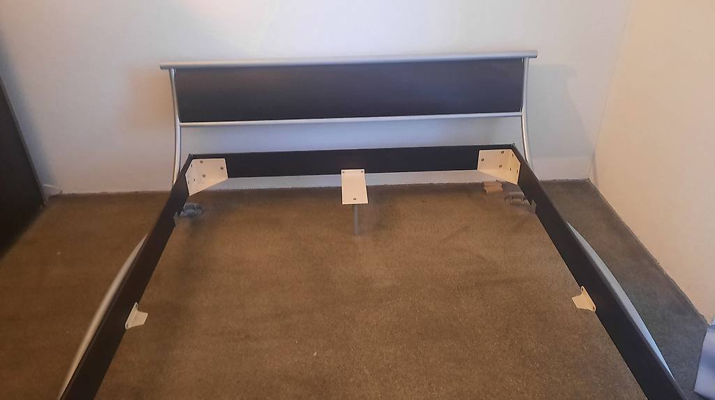 zu verschenken Bettrahmen für 160*200cm Matratze