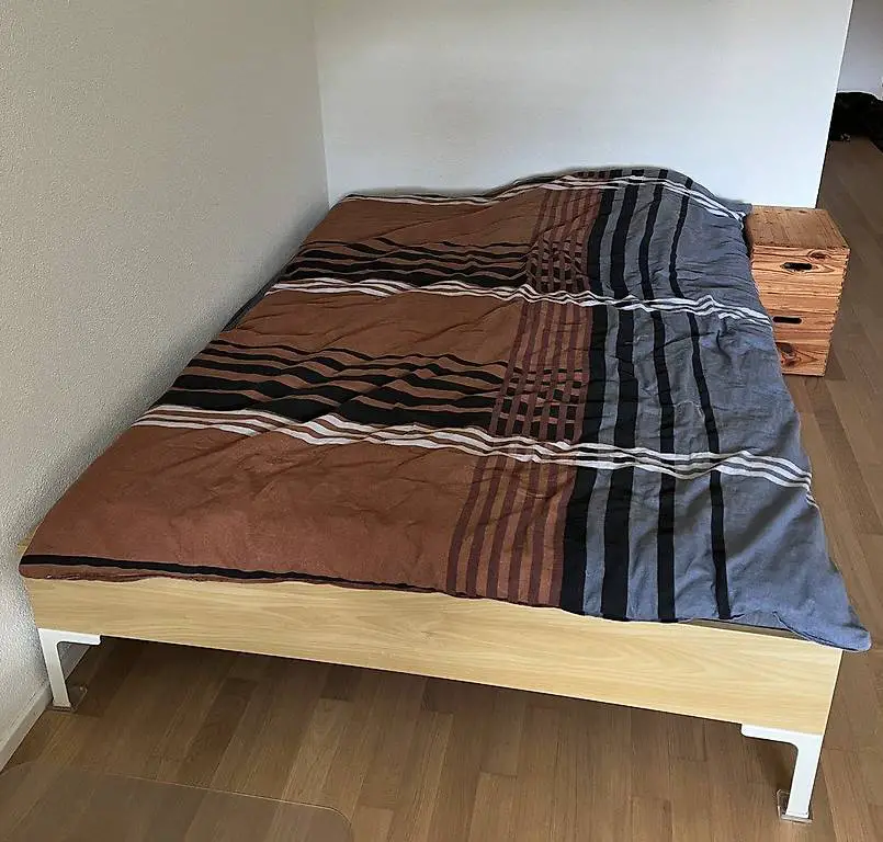 Bettrahmen 140x200cm inkl. Rost und Matratze