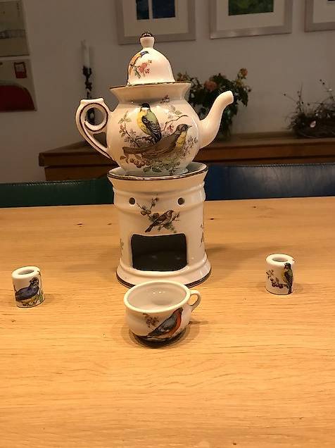 Teekrug mit Stövchen aus Porzllan