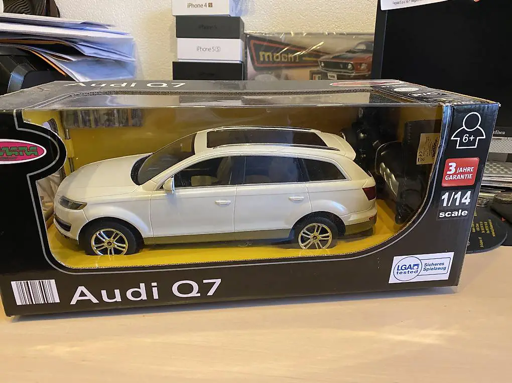 Modell Autos BMW Q 7, BMW X 5, Mustang 71 und Diverses
