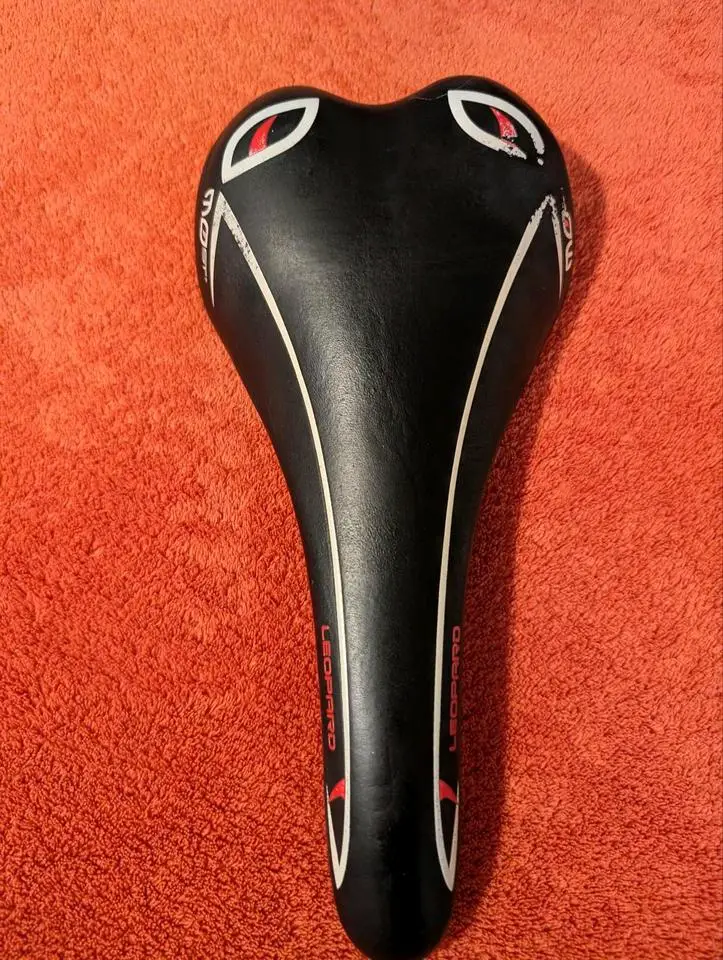 Most Leopard Pinarello Sattel