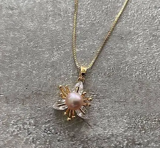 Kette mit Süsswasserperle - Süsse Blume