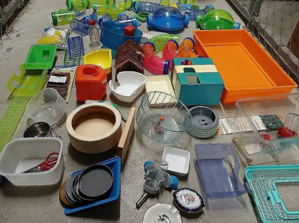 Circa 60 accessori criceti/roditori, buono/ottimo stato, pulit