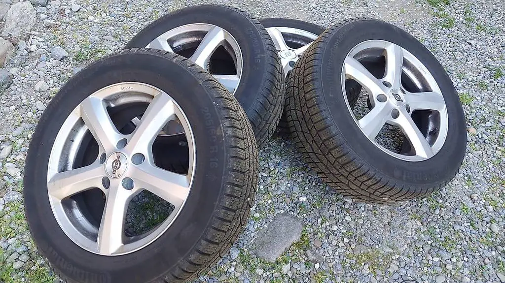 Felgen mit Winterpneu für VW Sharan