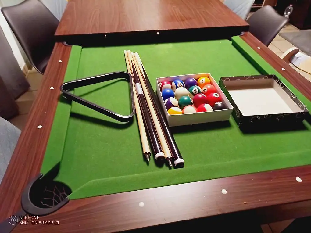 Billiard Esstisch inkl. Zubehör