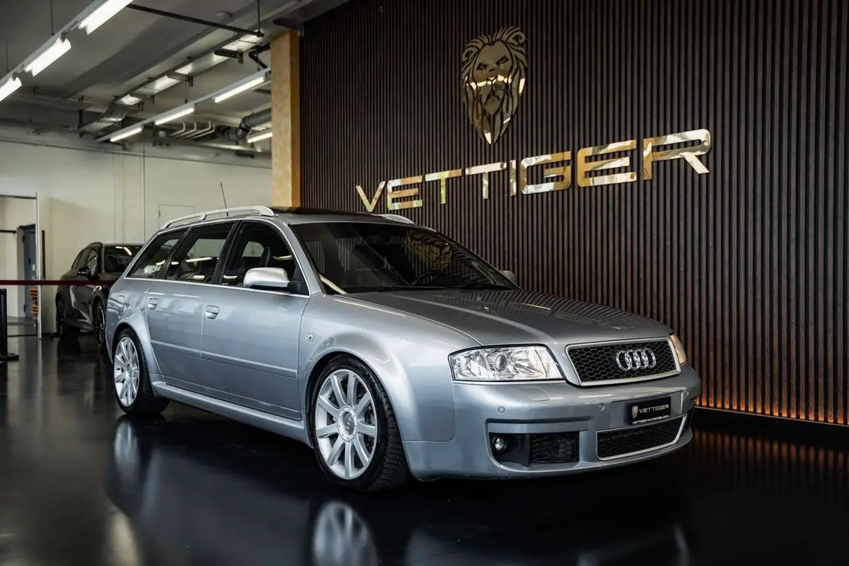 AUDI RS6 Avant quattro tiptronic