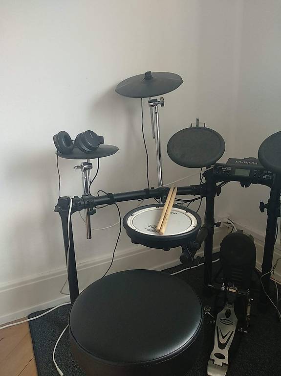 Roland TD-4, elektronisches Schlagzeug mit Zubehör