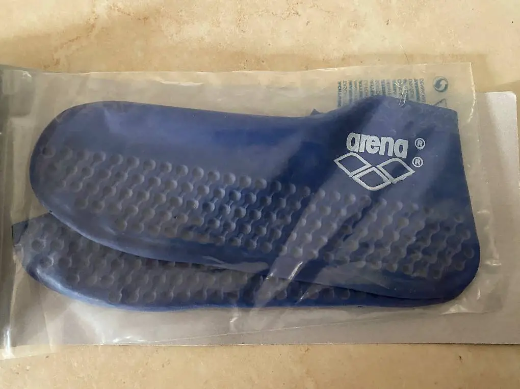 Chausettes de piscine neuves 31-33 marque Arena