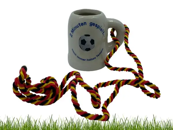 4 Fussball-Stamperl aus Keramik mit langer Halskordel