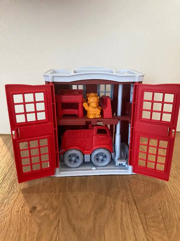 Feuerwehrstation green toys Neupreis chf 77