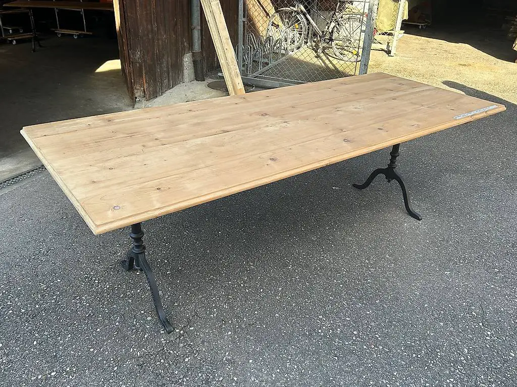 Beizentisch, Gussfusstisch, altes Tannen Holz 242 x 95 cm