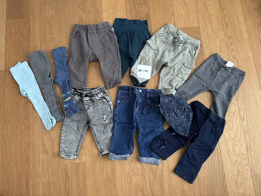 Baby Hosen, Strümpfe, 1 Kappe Grösse 68-74