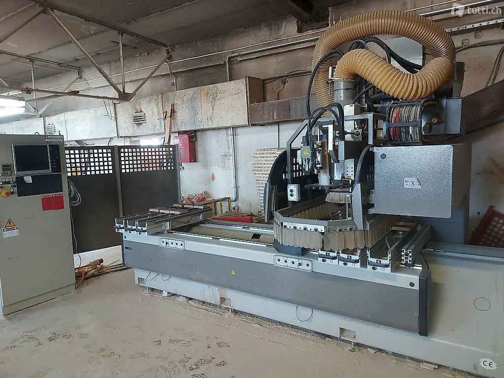  CNC Holzbearbeitungsmaschine