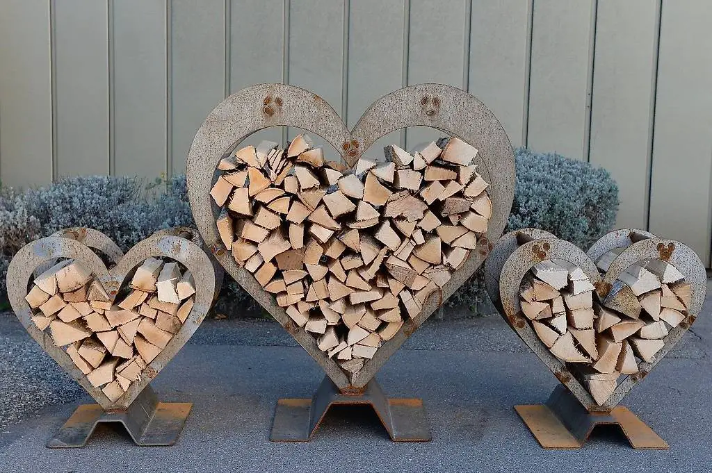 Brennholzgestell Herzform