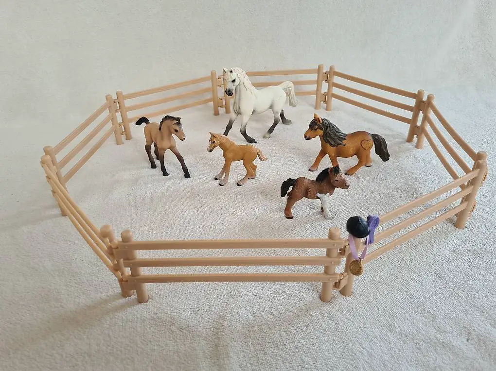 Versch. Schleichtiere und Zubehör