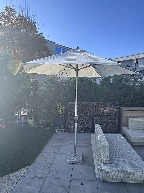 Sonnenschirm mit Fuss