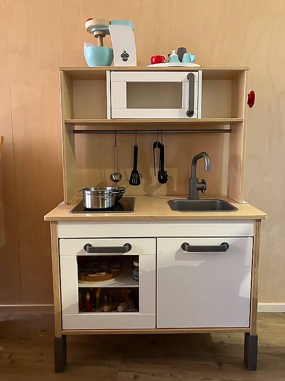 Spielküche mit Zubehörteilen