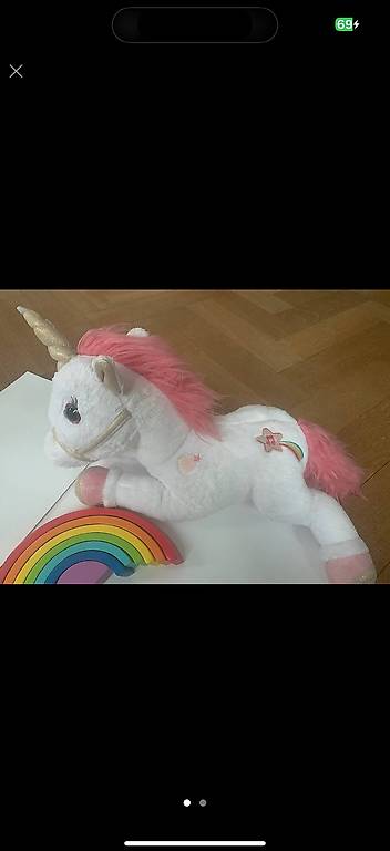 Süsses weisses und rosa MUSIKALISCHES Einhorn