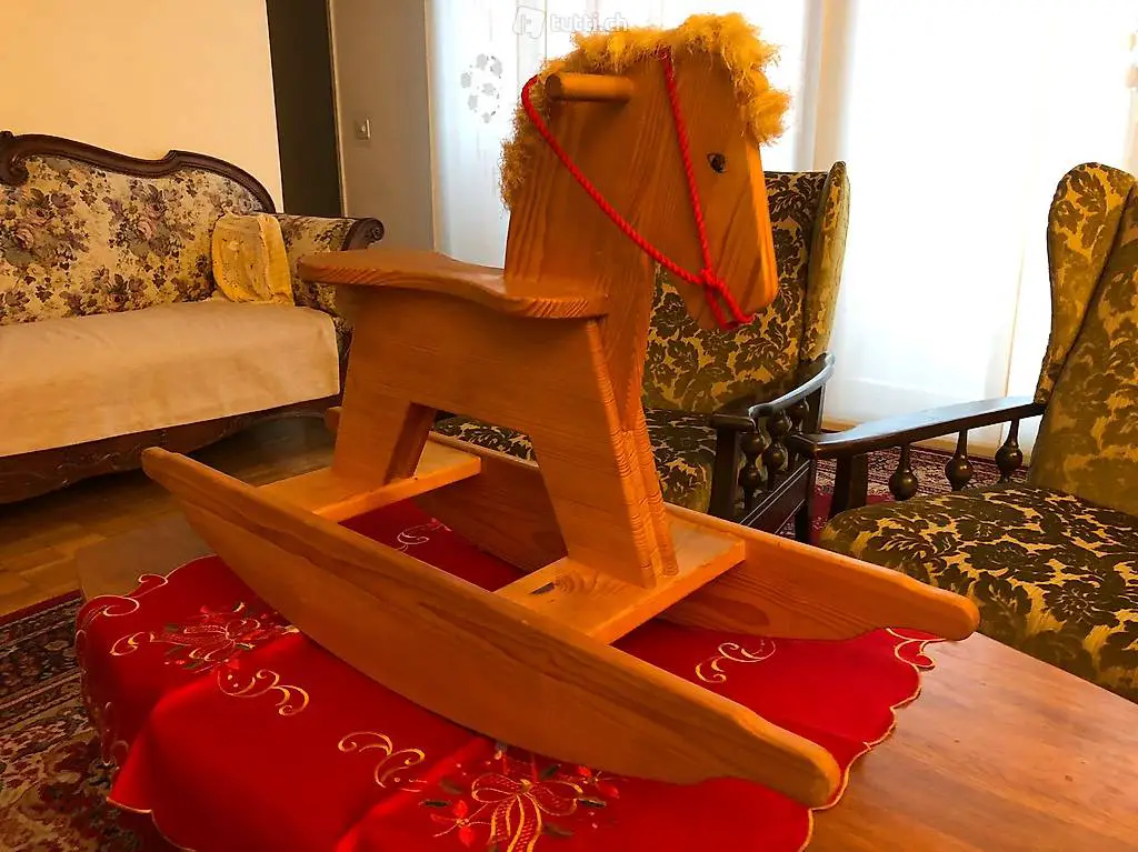 Cavallo a dondolo in legno massiccio bellissimo