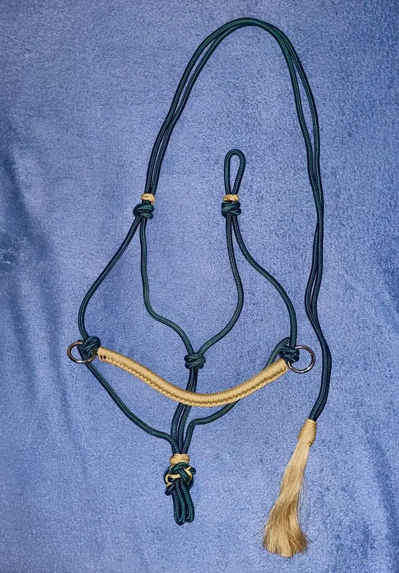 Wunderschönes Knotenhalfter inkl Bodenarbeitsseil, neuwertig