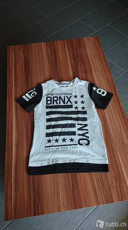 Schwarzweisses T-Shirt der Grösse 134/140, unbenutzt