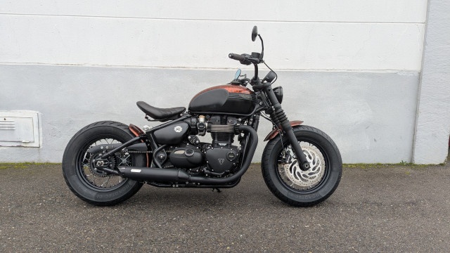 TRIUMPH Bonneville Bobber Black 1200
