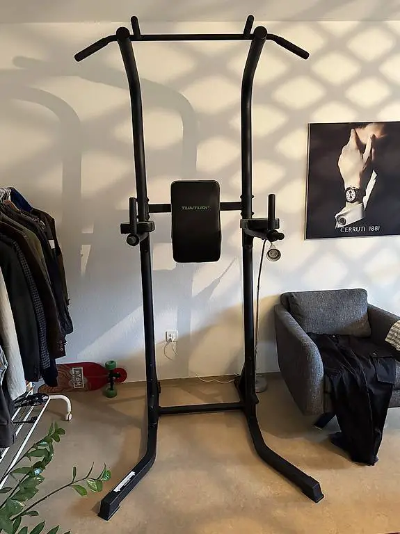 Trainingsgerät/Klimmzugstange Power Tower Tunturi PT40