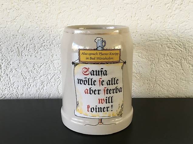 Bierkrug aus Ton mit lustigem Spruch