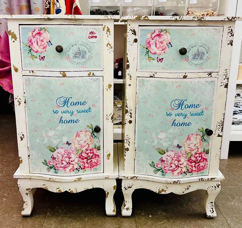 Comodini in stile shabby