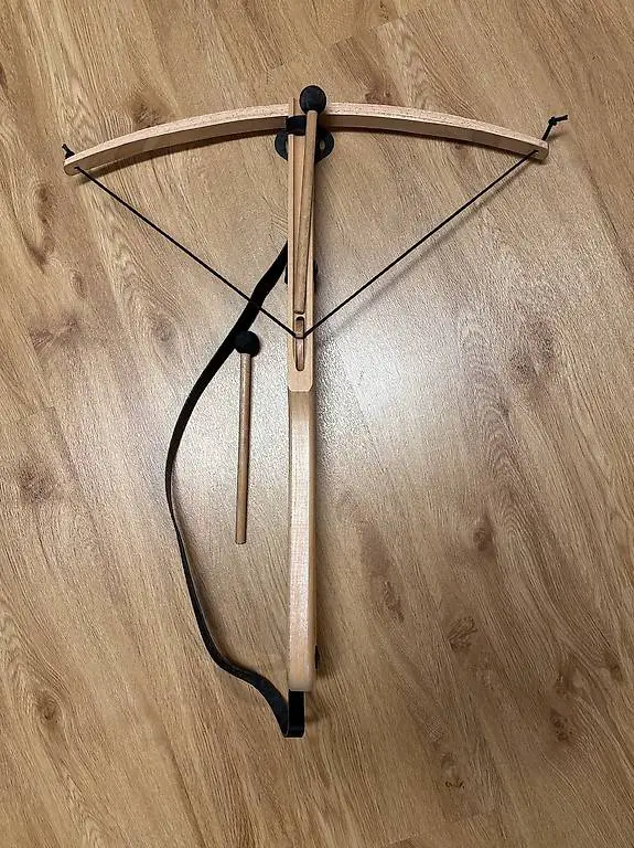 Holz Armbrust mit Spannvorrichtung und 2 Pfeilen (Soft)