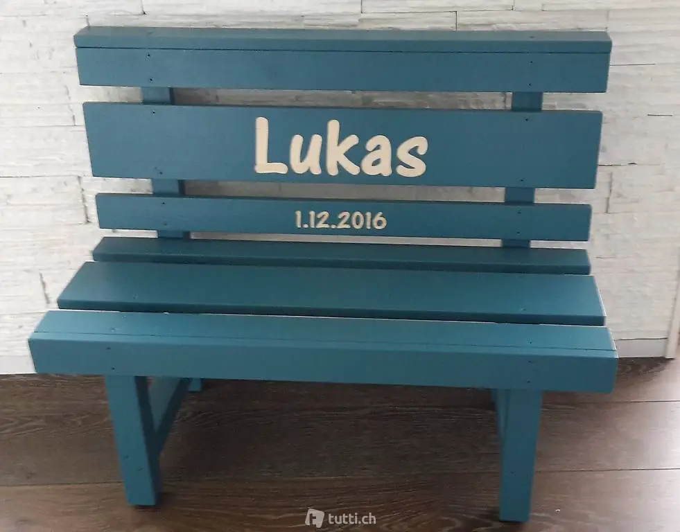 Hochwertiges Kinderholzbänkli zur Geburt oder Taufe