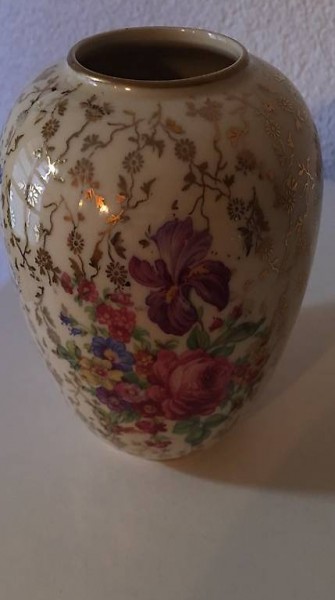 Kleine bemalte Porzellanvase