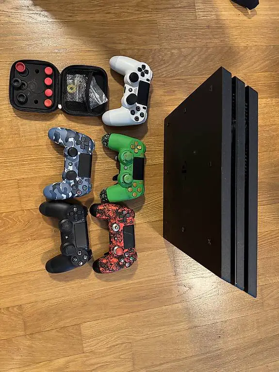playstation 4 pro 1tb mit Scuff controller Zubehör und Games